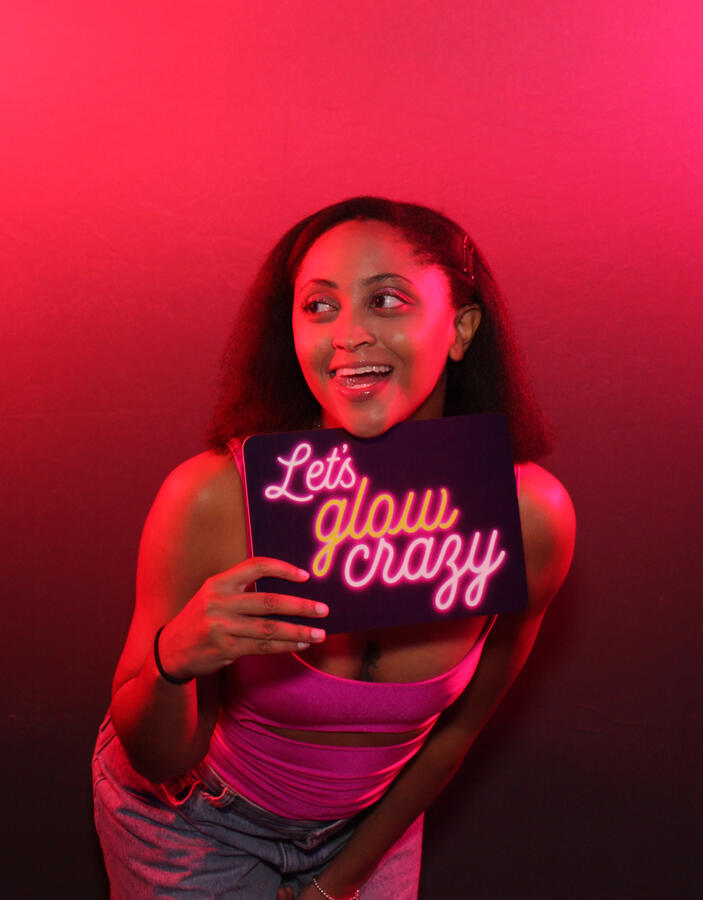 Pink Crush, Neon